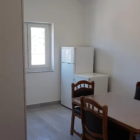 アパート Ivanica